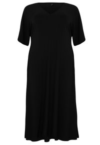 Robe noire avec un décolleté en V et des manches courtes, faite en tissu côtelé. Design ample, se situe juste au-dessus des chevilles. Silhouette simple.