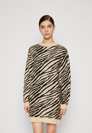 JDY JDYOLLI JACQUARD DRESS - Strikkjoler - tapioca/black