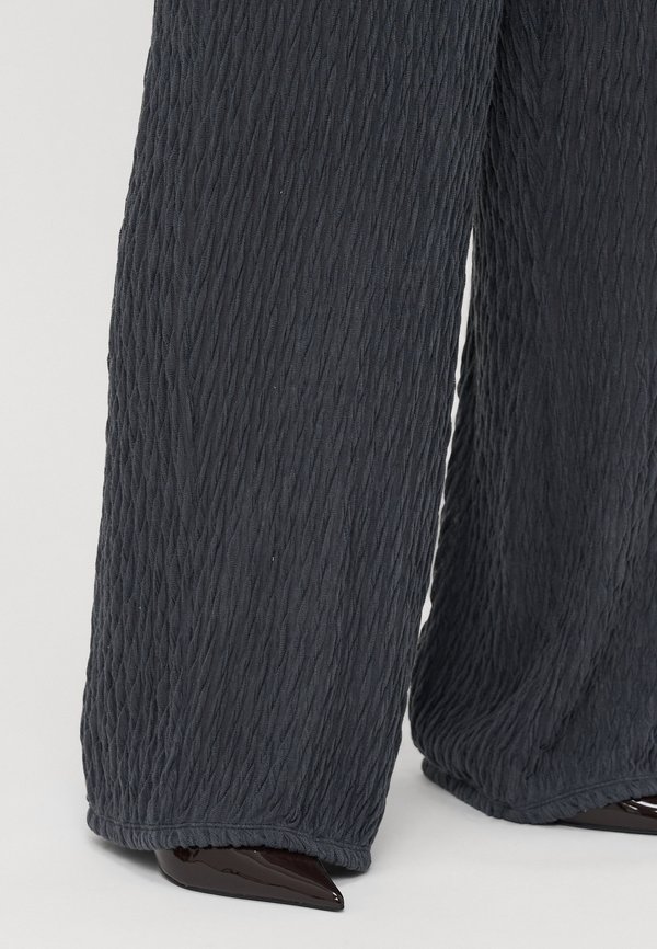 VMCFIE WIDE - Trousers - asphalt4