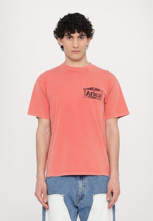 AGED ANCIENT TEMPLE TEE - T-Shirt print - red