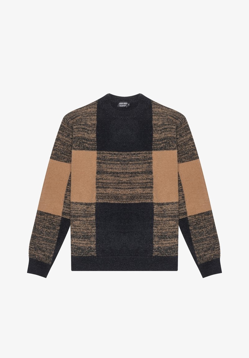 Pull en maille à manches longues avec un grand motif à carreaux en blocs de couleurs noir, marron et beige, encolure ronde et poignets et bas côtelés.