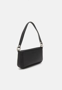 Calvin Klein Jeans SCULPTED SHOULDER POUCH - Borsa a mano - black