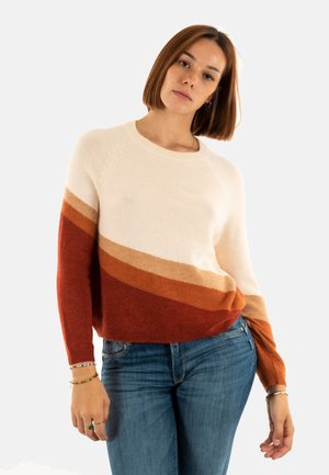 Strickpullover mit einem Farbverlauf in Creme-, Orange- und Rottönen. Rundhalsausschnitt, lange Ärmel und Rippdetails am Saum.
