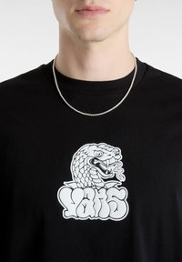 Vans RATTLER - Camiseta estampada - black