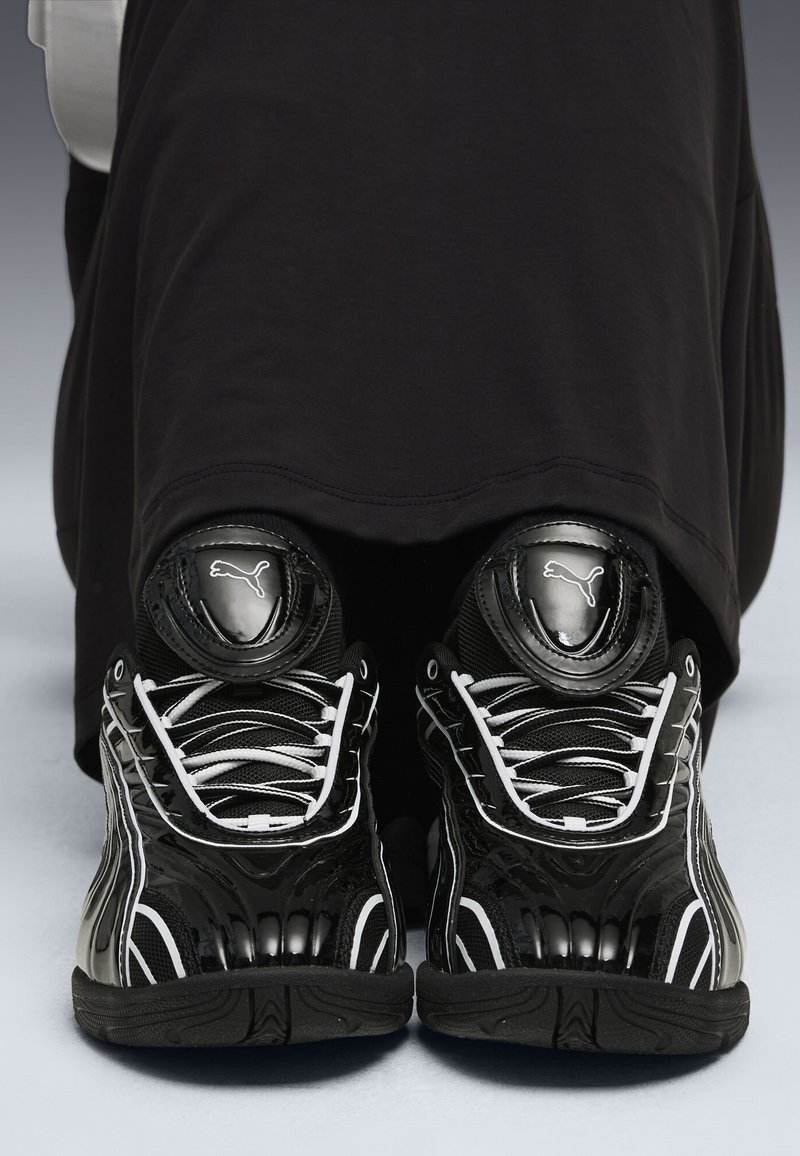 Puma GLOSSY SNEAKERS - Tenisky - black