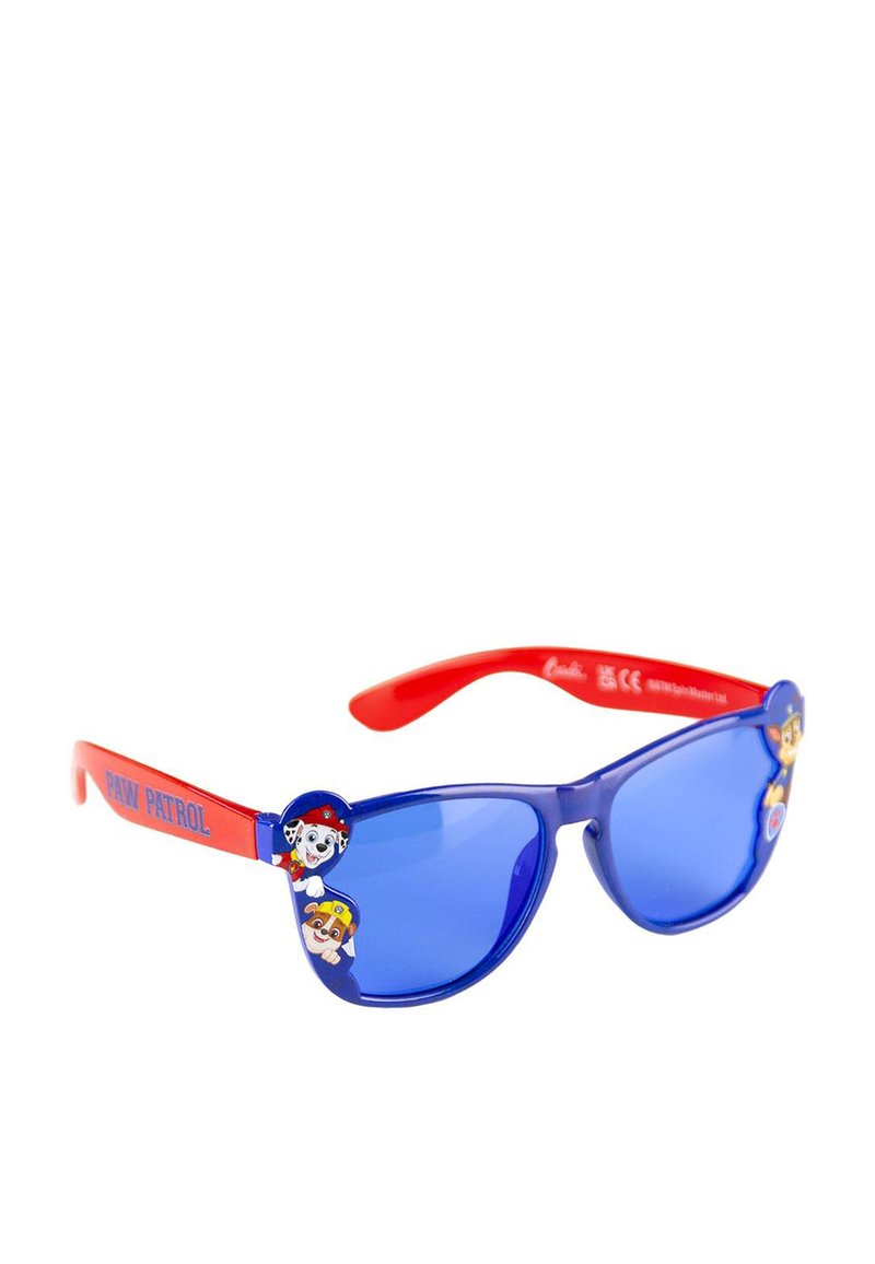 Lunettes de soleil pour enfants avec des montures bleues, des branches rouges portant le logo "Paw Patrol" et des designs de personnages sur les côtés. Verres teintés en bleu.