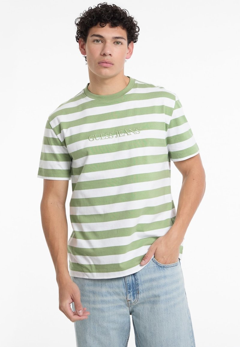 Guess Jeans STRIPED - Apdrukāts T-krekls - grün