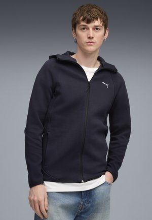 Marineblauwe rits-hoodie met een gladde textuur, aansluitend ontwerp en zwarte rits. Bevat een klein wit Puma-logo op de linkerborst.