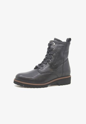 Zwarte leren veterschoenen tot de enkel met een ronde neus, een gestructureerd oppervlak en een rubberen zool met een iets verhoogde hak en stikdetails.