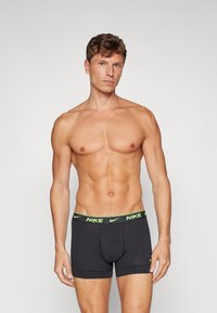 Nike Underwear TRUNK 3 PACK - Úzke boxerky - black/multicolor