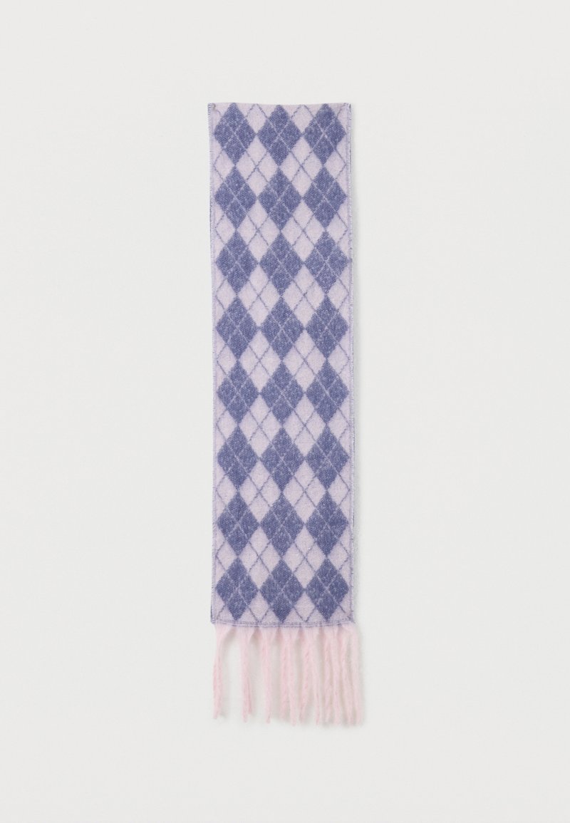 Μωβ και λεβαντίνι κασκόλ με σχέδιο ρόμβου και διακοσμητικές φούντες. Κατασκευασμένο από απαλό υλικό με υφή.