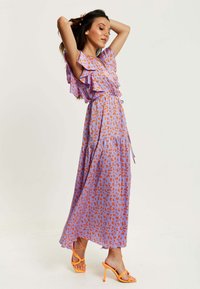 Liquorish CHEETAH PRINT WRAP  - Maxi dress - purple