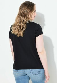 LAURASØN KLEINER KNOTEN V-AUSSCHNITT HALBARM - T-shirt basic - black