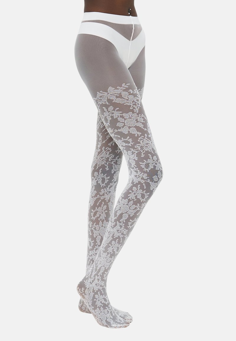 Blonde lace-mønster strømpebukser i hvit med en gjennomsiktig design, med en solid hvit midjebånd og blomsterdetaljer over bena.