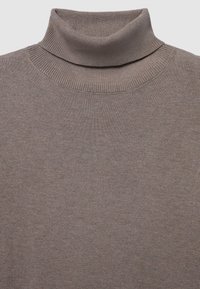 Brauner, gerippten Rollkragenpullover mit körpernahem Schnitt, strukturiertem Stoff und hohem Kragen. Verfügt über gleichmäßige Nähte und eine glatte Oberfläche.