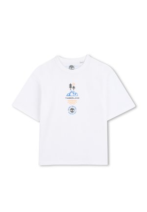 T-shirt Timberland blanc avec un motif naturel représentant des arbres, des montagnes, le soleil, des vagues, et le logo de la marque au centre avant.