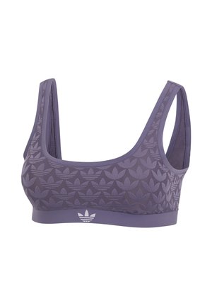 Fioletowy stanik sportowy o konturowanym kroju, z teksturowanym wzorem liści i białym logo na pasku w talii. Szerokie ramiączka dla wsparcia.