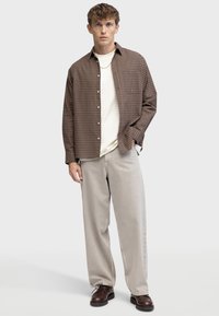 Redefined Rebel MIGUEL SHIRT BOXY FIT - Camisa - brown