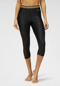 Bench 3/4 sportovní kalhoty - black