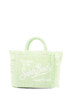 Jasnozielona pleciona torba typu tote z plecionym uchwytem i frędzlami na brzegach, z białym haftowanym napisem „Saint Barth” z przodu.