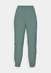 ACE TRACK PANTS - Dresside alumine osa - cilantro