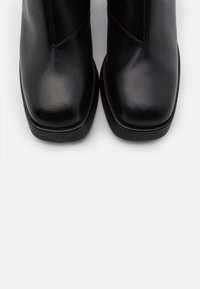 Vagabond Botines de tacón - black