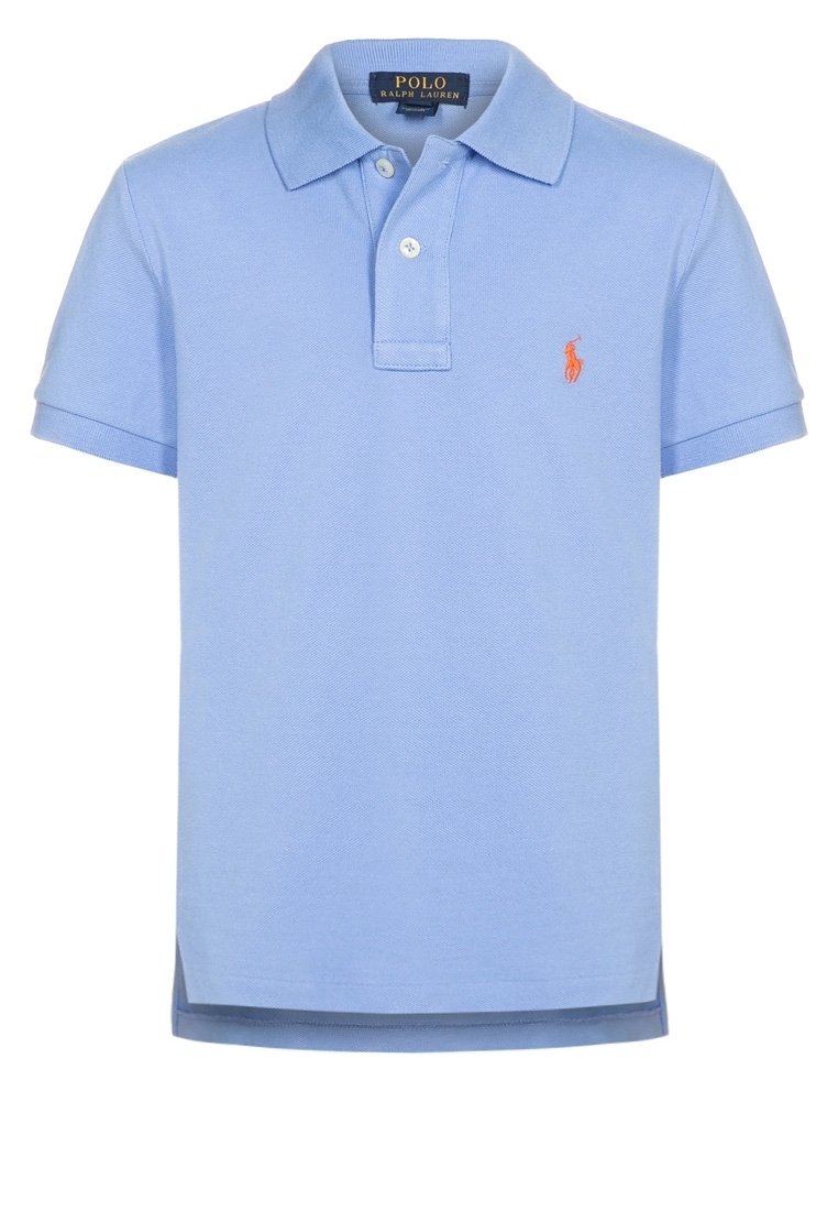 Ljusblå Ralph Lauren polo-shirt med korta ärmar, två vita knappar och en orange broderad logotyp på vänster bröst.