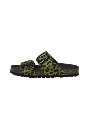 Åben tå slide-sandal med grønne og sorte leopardprintremme, to justerbare sorte spænder og en tekstureret sort sål.