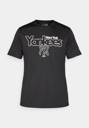 Zwart T-shirt met korte mouwen, gemaakt van synthetische stof, met de tekst "New York Yankees" in het wit. Soepele textuur en een ronde hals.