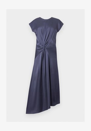 Abito midi in raso blu scuro con maniche corte e dettaglio nodo attorcigliato in vita, con orlo asimmetrico.