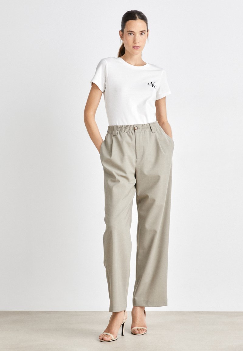 Calvin Klein Jeans MONOLOGO SLIM TEE 2 PACK - Jednoduché tričko - warm sand/bright white