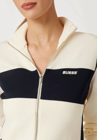 Guess TECH - Kardiganas - creme