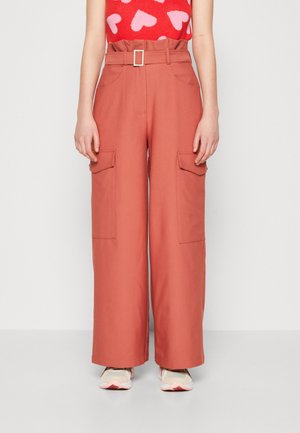 87Origins PAPER BAG TROUSERS - Pantalon cargo - salmon