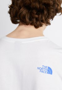 The North Face MOUNTAIN PLAY TEE - Hosszú ujjú felső - white