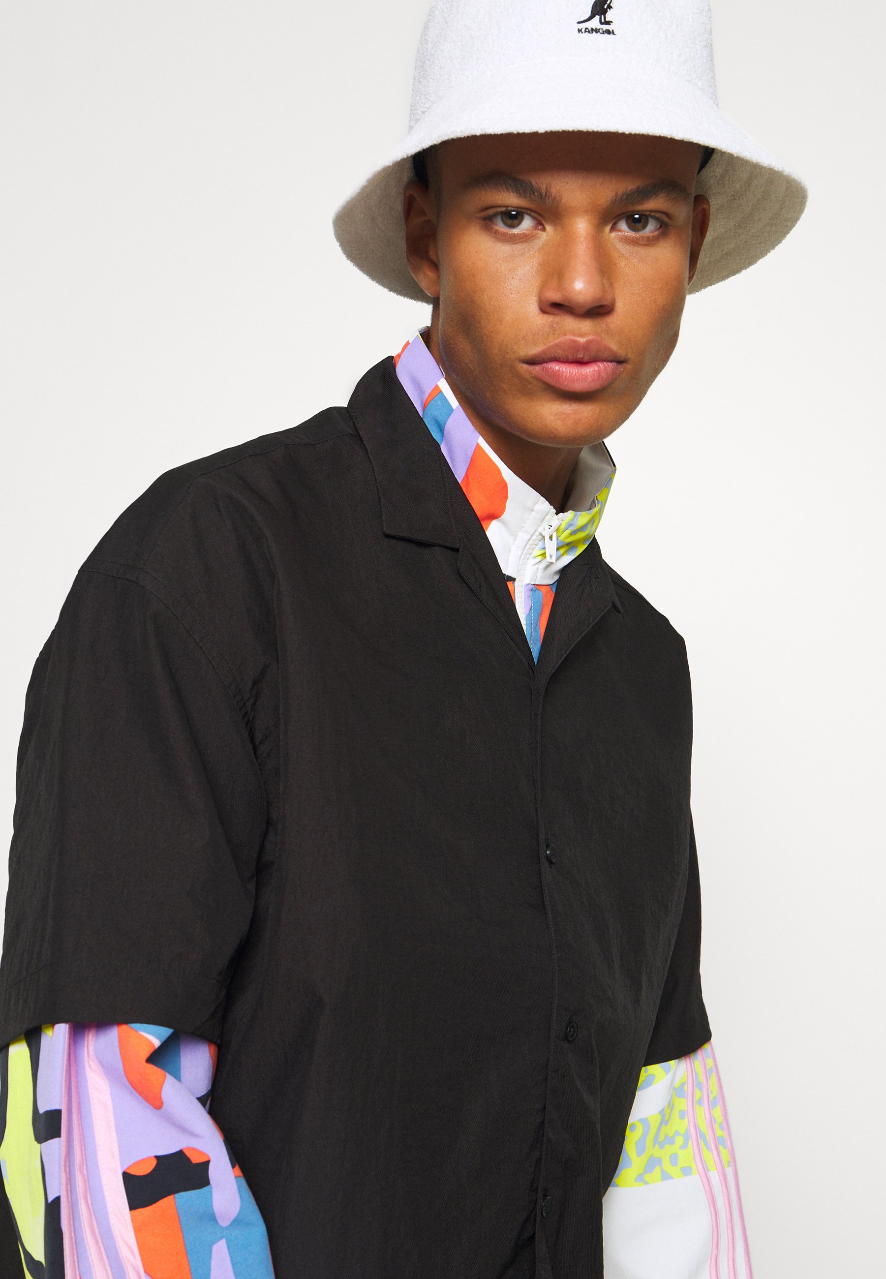 Kangol HAWAII - Shirt - black - Zalando 