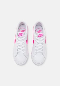 Nike Sportswear COURT LEGACY - Sportcipő - white/laser fuchsia
