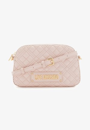 Borsa a tracolla in ecopelle trapuntata rosa chiaro con hardware dorato e targhetta con marchio. Include una tracolla removibile e una chiusura con zip.