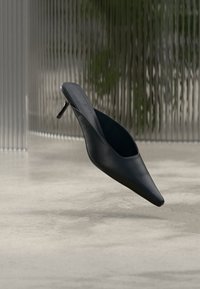Επιλέχθηκε, black