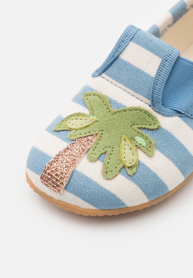 Kinder Klettschuhe | Living Kitzbühel T-MODELL GESTREIFT MIT FLAMINGO & PALME Slipper himmel/hellblau - TC32569 Kinder Klettschuhe | Living Kitzbühel T-MODELL GESTREIFT MIT FLAMINGO & PALME Slipper himmel/hellblau - TC32569