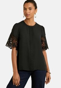 Unselected, black