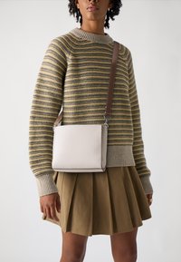 PARFOIS - CROSSBODY BAG ROOKIE - Cross body bag - ecru Thumbnail Image 1