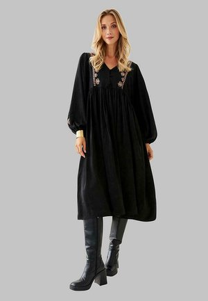 NÜD by Nekane, VESTIDO MIDI LISO DE MANGA LARGA ABULLONADA CON ESCOTE V Y BORDADOS. - Vestido informal - black