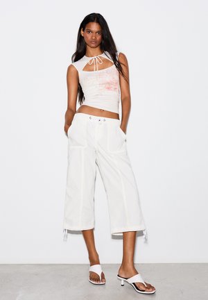Bershka, SPLIT WITH PRINT - TOP - Tričko s potlačou - beige