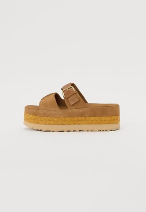 AUBREY SLIDE - Tagant lahtised kingad - chestnut