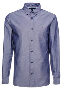Męska niebieska koszula z długim rękawem, z zapięciem na guziki oraz kołnierzykiem zapinanym na guziki, z małym logo Tommy Hilfiger na piersi.