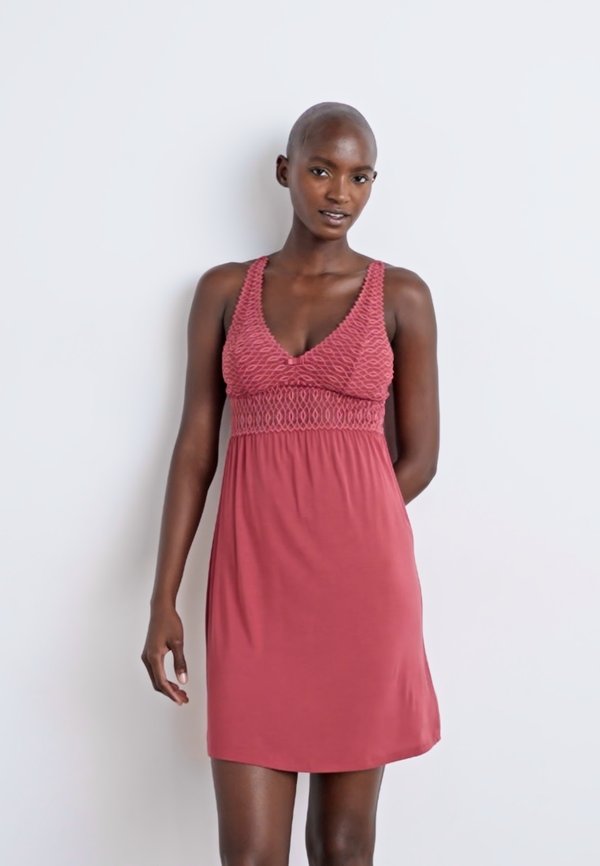 AURA SPOTLIGHT  - Nightie - strawberry allure2