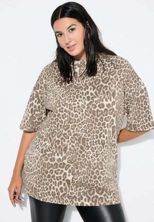 OVERSIZE SHAPE LEO - Camiseta estampada - pale champagne