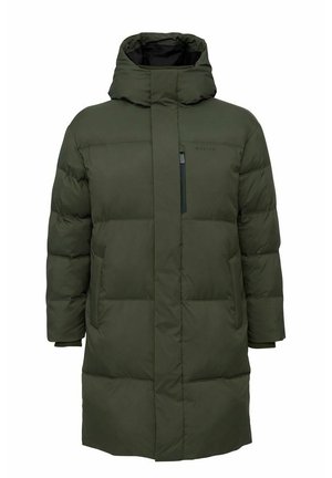 Langer, gepolsterter Wintermantel in Dunkelgrün mit Kapuze, Brusttasche mit Reißverschluss und verdecktem Frontreißverschluss.