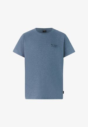 T-shirt bleu à manches courtes et col rond avec petit logo "PROTEST" sur le côté gauche de la poitrine et une étiquette noire sur la couture latérale inférieure.