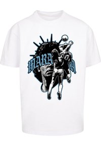 Hvid bomulds t-shirt med et grafisk print af en spillers silhuet, et ansigt, og teksten "MARADONA" i blåt mod en sort baggrund.